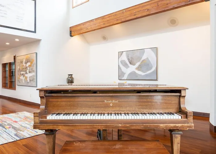 Seaside Art Gallery Loft Inspire Your Creativity With Breathtaking Views!