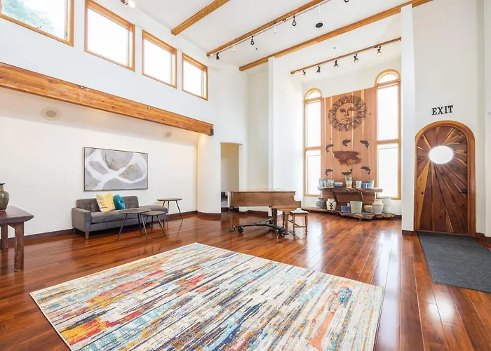 Seaside Art Gallery Loft Inspire Your Creativity With Breathtaking Views!
